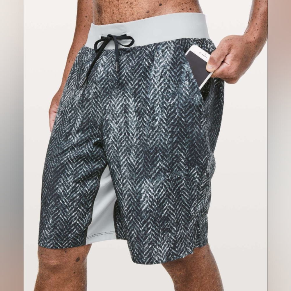 Lululemon Mens T.H.E. Short *9" Updated Medium Bleached Herringbone Multi